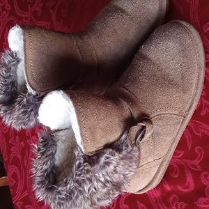 BearPaw Youth boots size 5